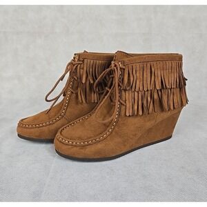 Unr8ed Womens Size 9.5 Brown Suede Fringe Wedge Heel Boots Lace Closure